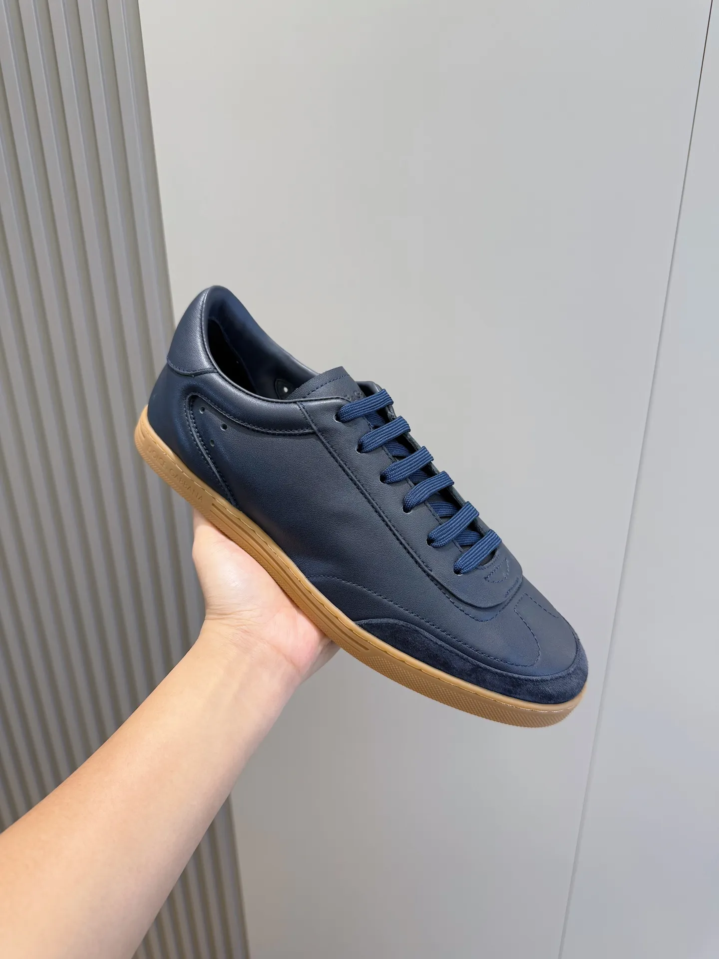 Men's Men's Shoes💰400 [New Style]🐏🐏DG men's calfskin sneakers Portofino Yacht shoes, simple and versatile design, unique saddle leather soles. The Dolce &G logo rear wing is the icing on the cake. Imported cowhide + rubber outsole Size: 39-44 (customized at 38.45)